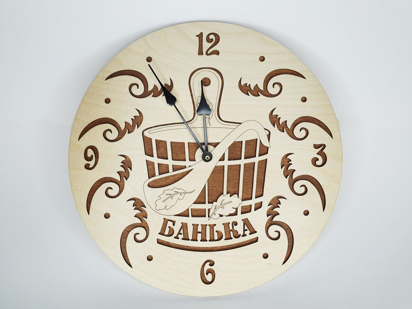 Koka sienas pirts pulkstenis ar uzrakstu “Банька” цена и информация | Oriģināli pulksteņi | 220.lv
