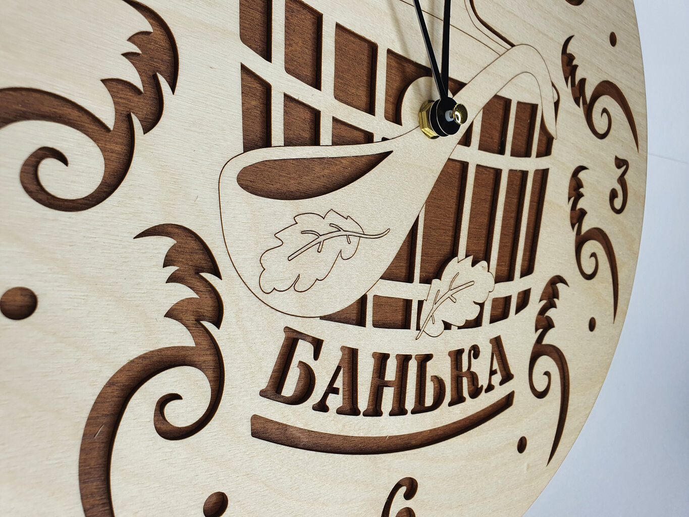 Koka sienas pirts pulkstenis ar uzrakstu “Банька” цена и информация | Oriģināli pulksteņi | 220.lv