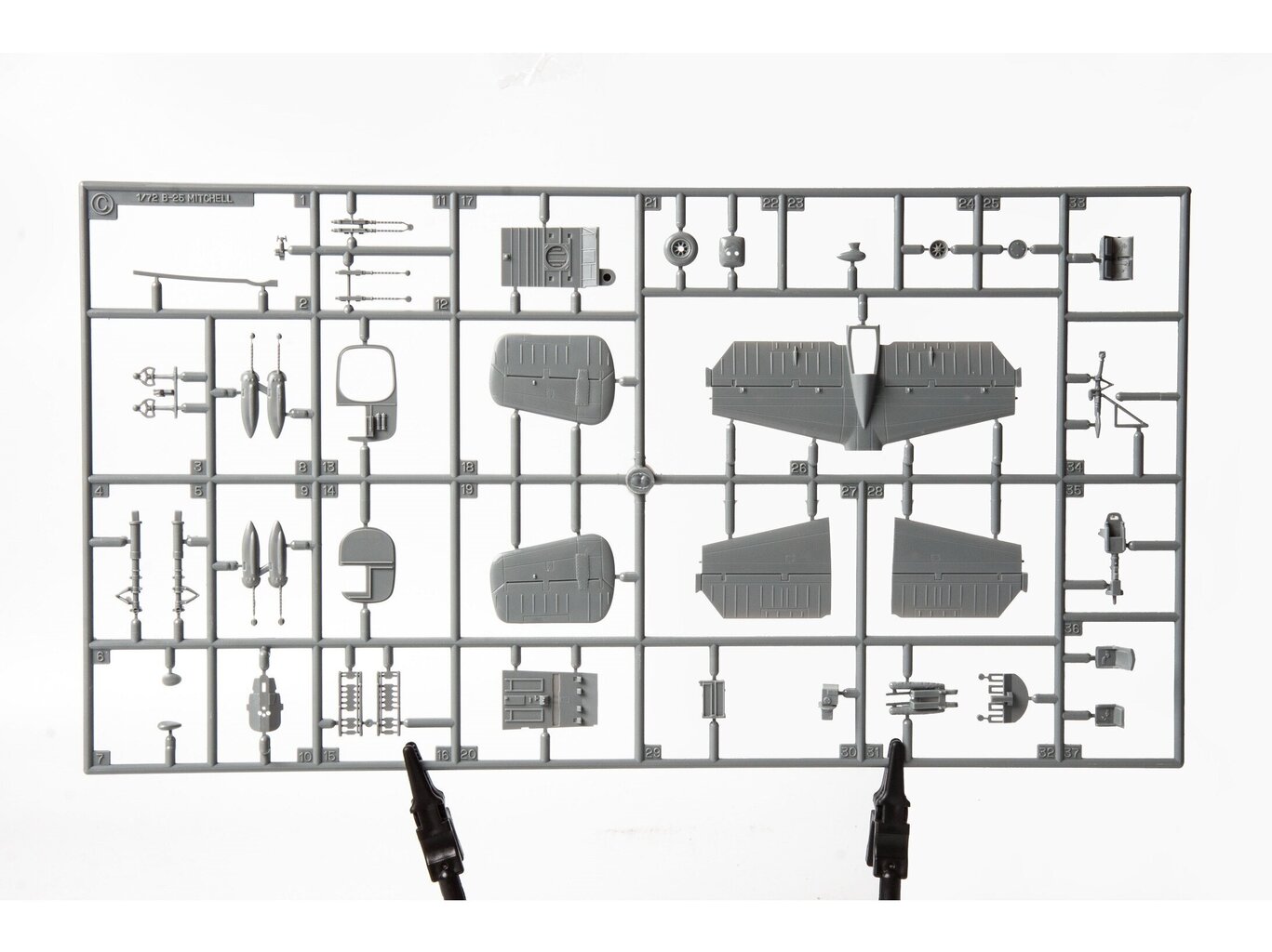 Eduard - GUNN's BUNNY Limited Edition (North American B-25 Mitchell), 1/72, 2139 cena un informācija | Konstruktori | 220.lv