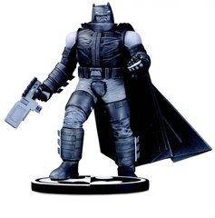 Batman Must-Valge figūriņa Batman by Frank Miller 18 cm cena un informācija | Rotaļlietas zēniem | 220.lv