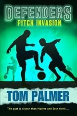 Pitch Invasion цена и информация | Книги для подростков и молодежи | 220.lv