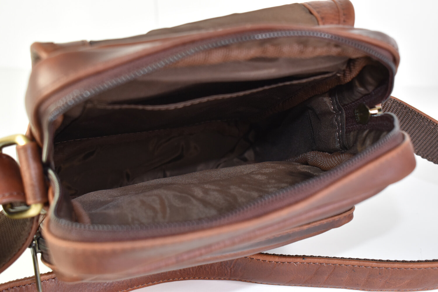 Vīriešu dabīgās ādas soma Money Kepper, brūna cena un informācija | Vīriešu somas | 220.lv