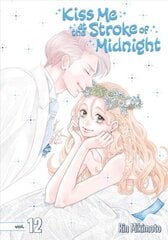 Kiss Me at the Stroke of Midnight 12 цена и информация | Фантастика, фэнтези | 220.lv