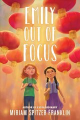 Emily Out of Focus цена и информация | Книги для подростков и молодежи | 220.lv