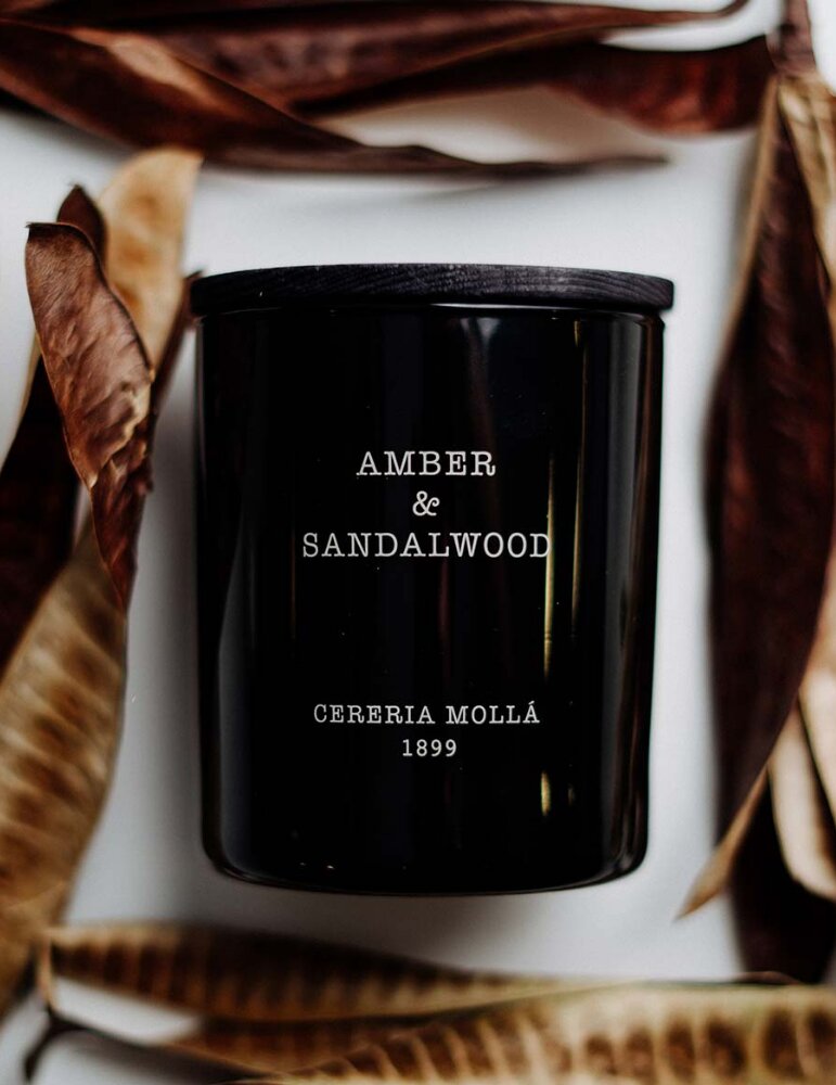 Cereria Mollá Aromātiskā svece melna Amber & Sandalwood (Candle) 230 g cena un informācija | Sveces un svečturi | 220.lv
