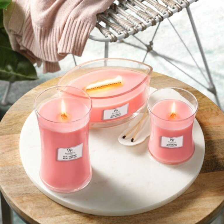WoodWick aromātiska svece Melon & Pink Quartz, 609,5 g cena un informācija | Sveces un svečturi | 220.lv