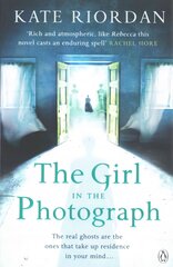 Girl in the Photograph cena un informācija | Fantāzija, fantastikas grāmatas | 220.lv