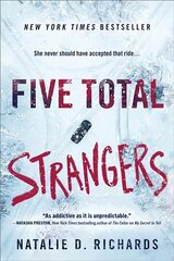 Five Total Strangers cena un informācija | Grāmatas pusaudžiem un jauniešiem | 220.lv