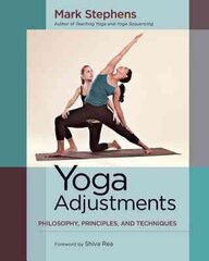 Yoga Adjustments: Philosophy, Principles, and Techniques cena un informācija | Pašpalīdzības grāmatas | 220.lv