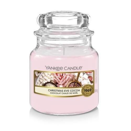 Yankee Candle Aromātiskā svece Classic mazā Ziemassvētku vakara kakao 104 g cena un informācija | Sveces un svečturi | 220.lv