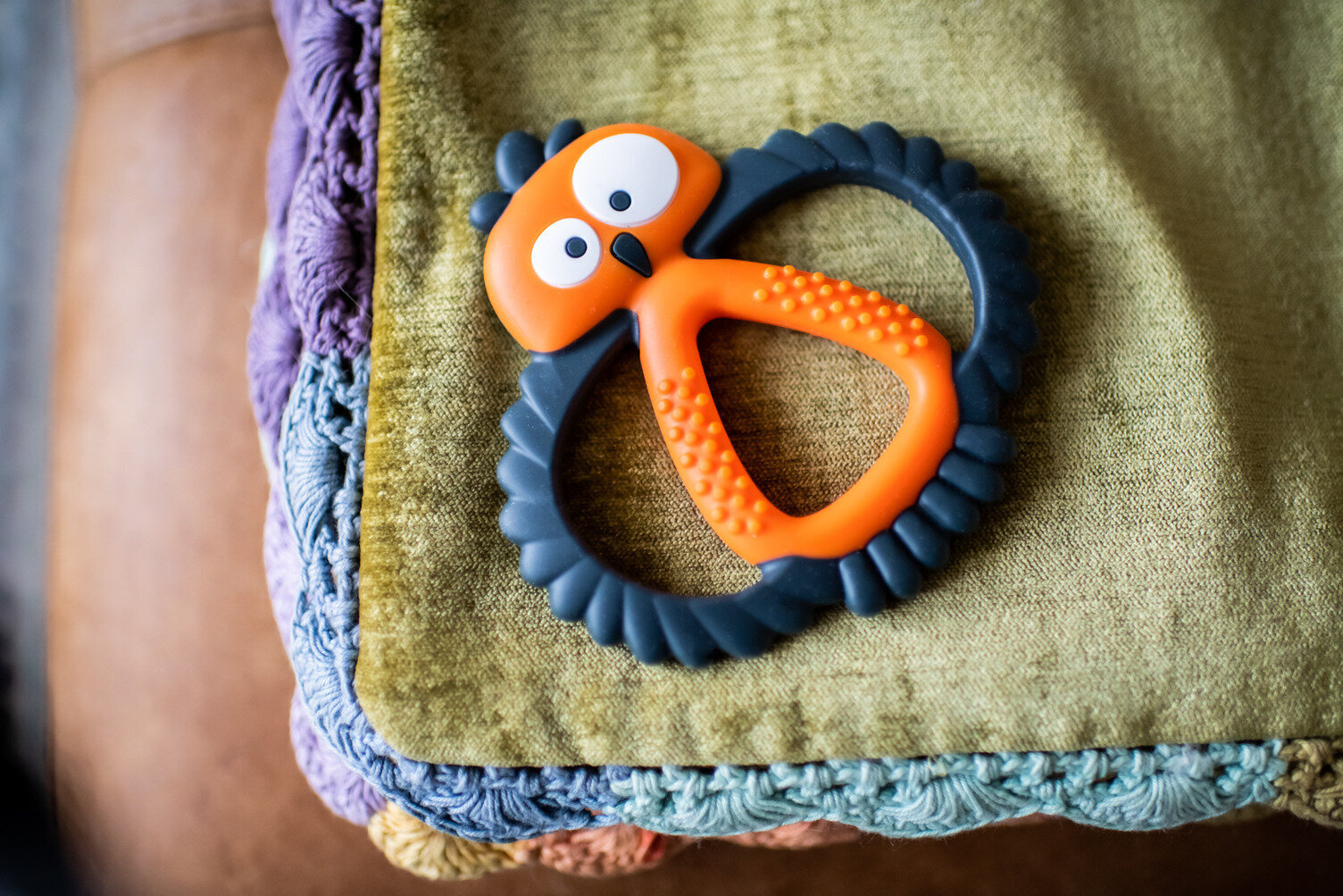 Graužamā rotaļlieta Tommee Tippee Kalani Sensory Maxi 3 mēn.+, oranža/melna, 436479 цена и информация | Zobu riņķi | 220.lv