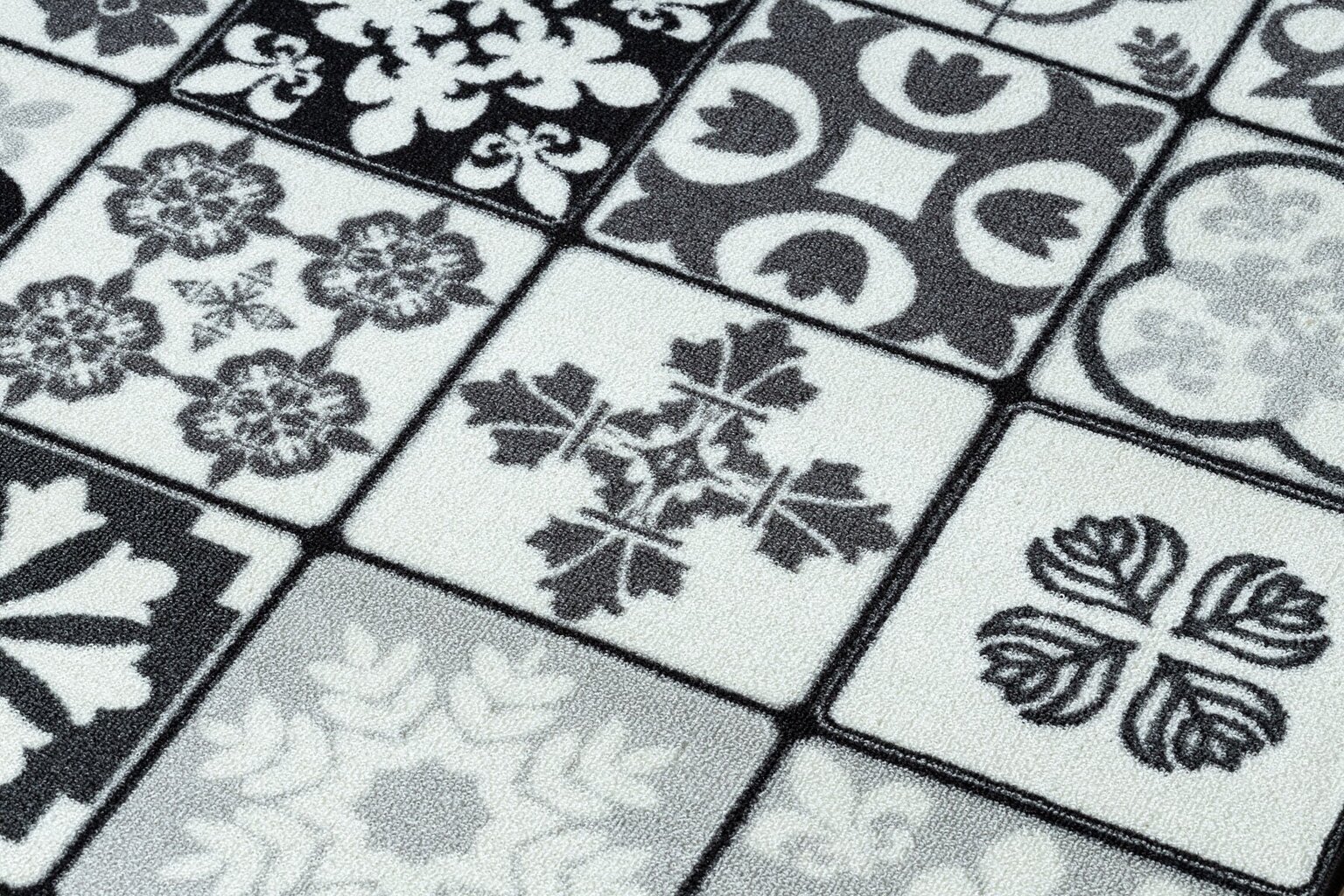 Paklājs AZULEJO PATCHWORK, Lisabonas flīžu raksts, 67 cm, pelēks / melns цена и информация | Paklāji | 220.lv