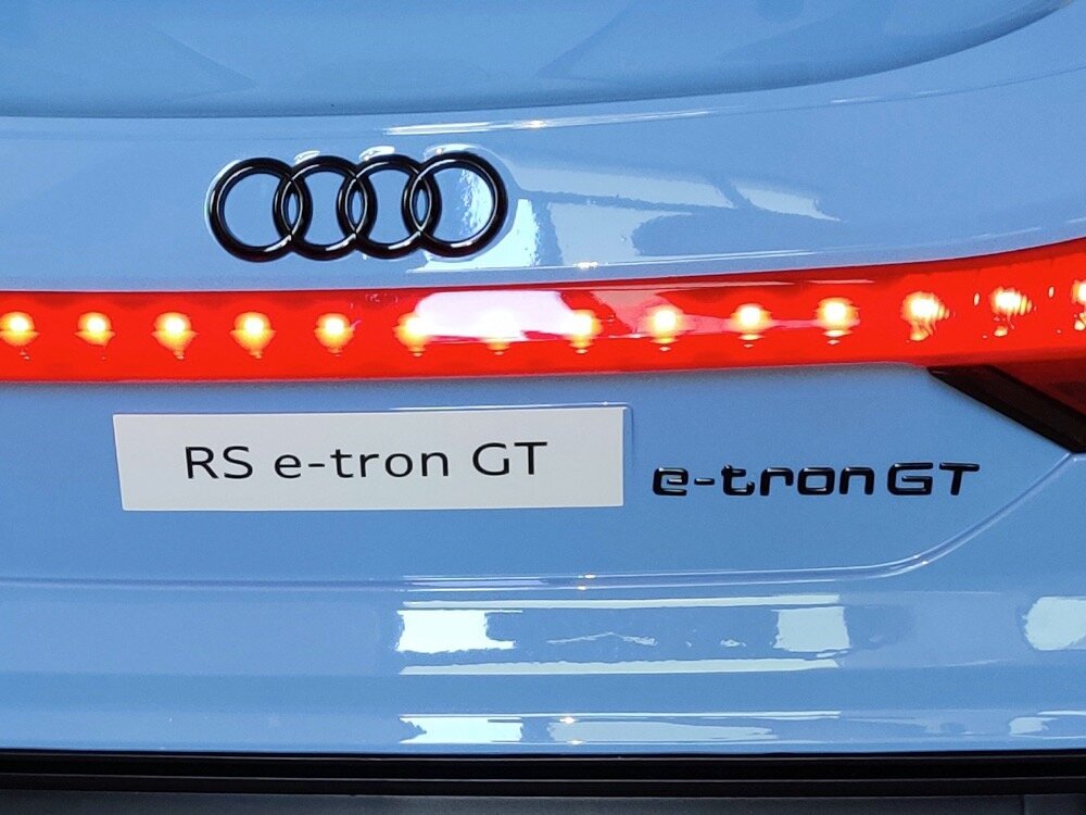 Audi RS e-tron GT, 12 volti, ar mūzikas moduli, zils cena un informācija | Bērnu elektroauto | 220.lv