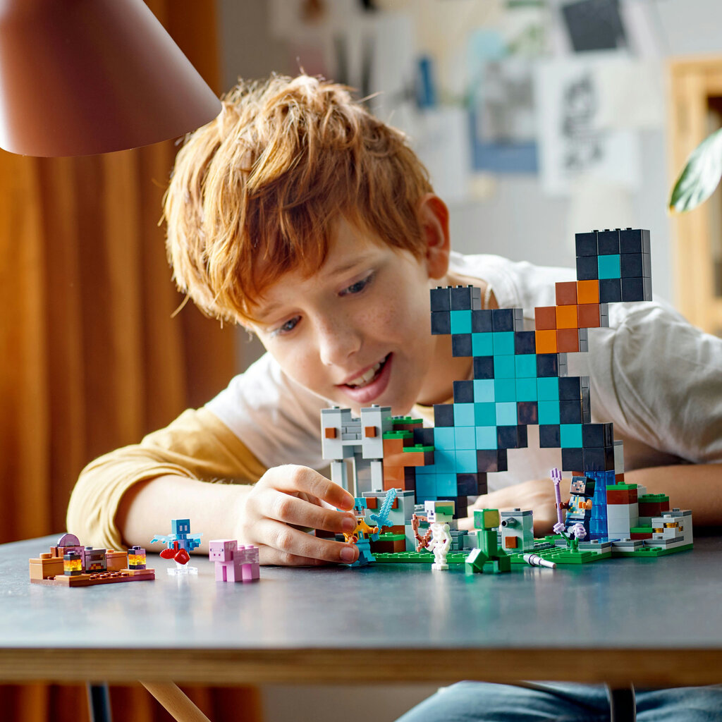 21244 LEGO® Minecraft Zobenu apsardzes postenis цена и информация | Konstruktori | 220.lv