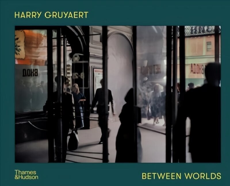 Harry Gruyaert: Between Worlds cena un informācija | Grāmatas par fotografēšanu | 220.lv