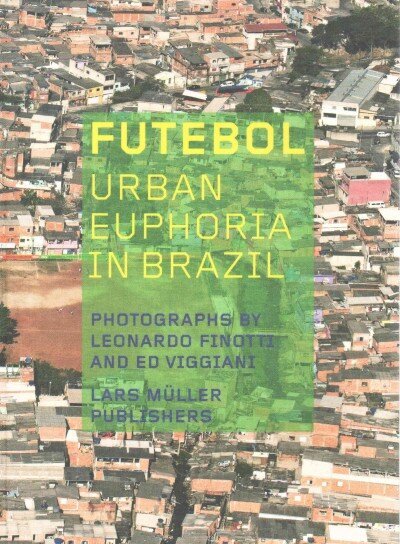 Futebol: Urban Euphoria in Brazil cena un informācija | Grāmatas par fotografēšanu | 220.lv