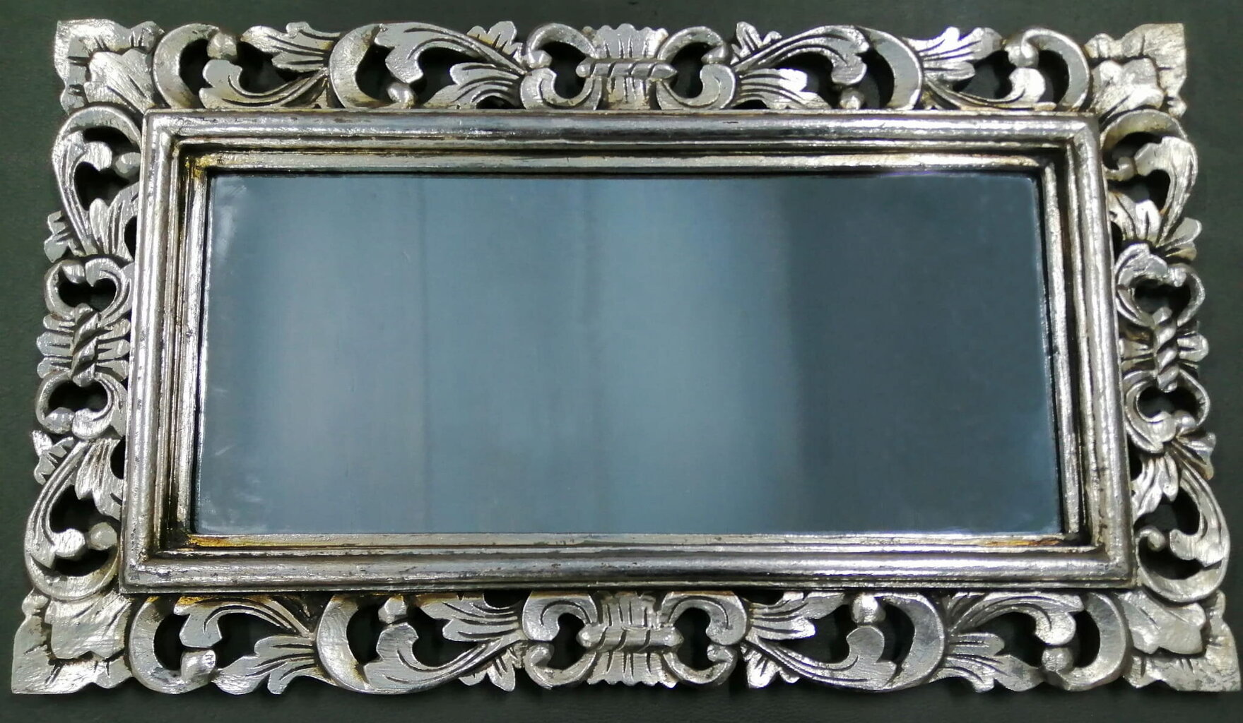 Vannasistabas spogulis, koka rāmis, ar rokām grebts, 60x80 cm, SAMBLUNG sudraba цена и информация | Vannas istabas spoguļi | 220.lv