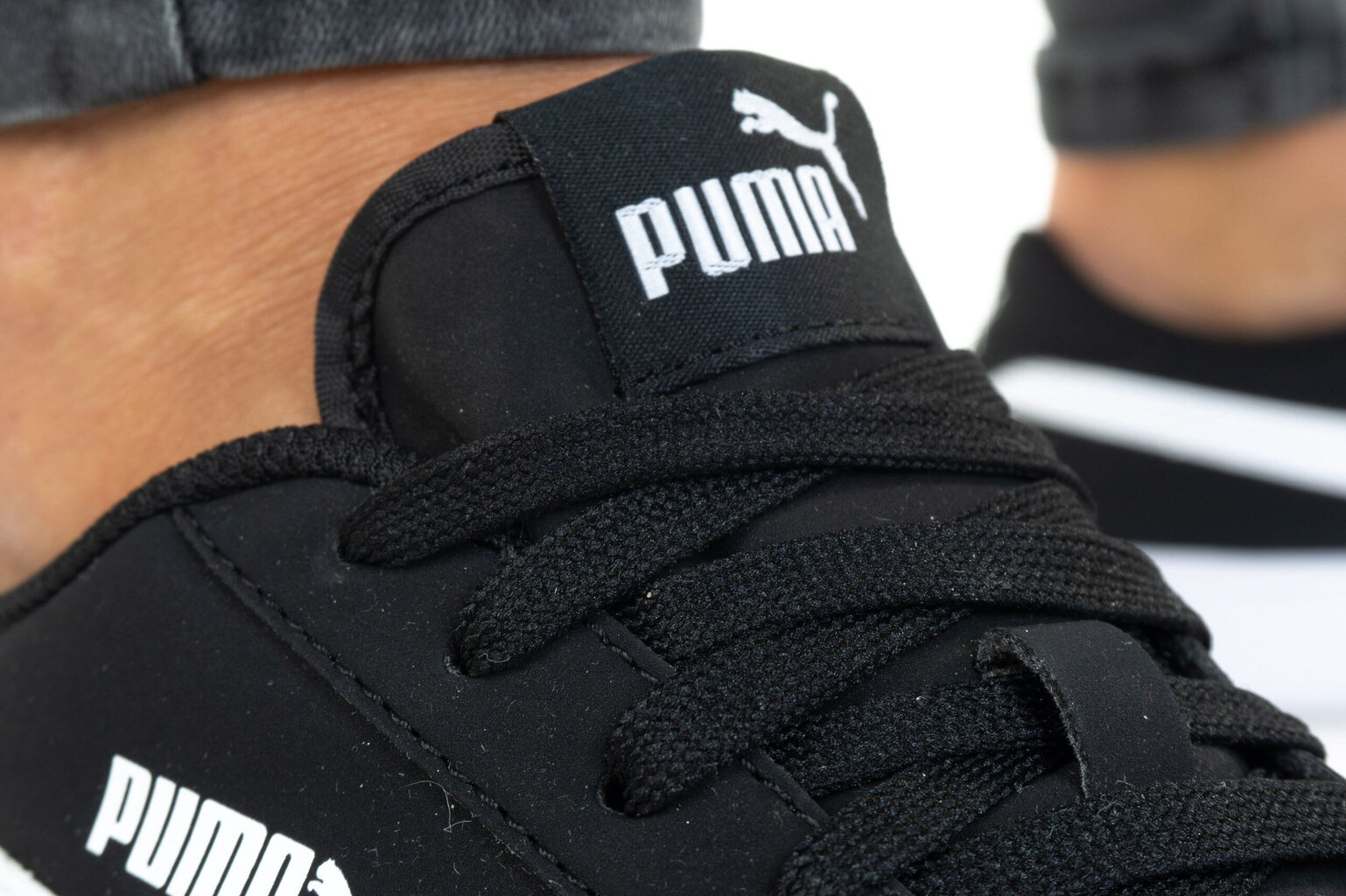 Puma Apavi Smash V2 Buck Jr Black 365182 34 cena un informācija | Sporta apavi bērniem | 220.lv