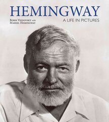 Hemingway: A Life in Pictures цена и информация | Книги по фотографии | 220.lv