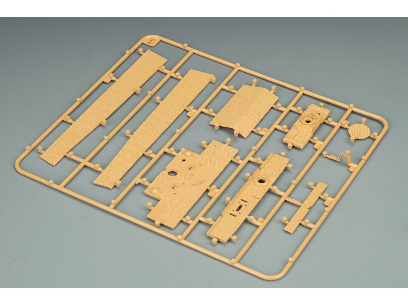 Rye Field Model - Sd.Kfz.181 Pz.Kpfw.VI Ausf.E Tiger I Late Production (full interior), 1/35, RFM-5080 cena un informācija | Konstruktori | 220.lv