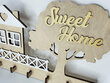 Koka atslēgu turētājs ar māju un uzrakstu uz koka "Sweet Home" cena un informācija | Interjera priekšmeti | 220.lv