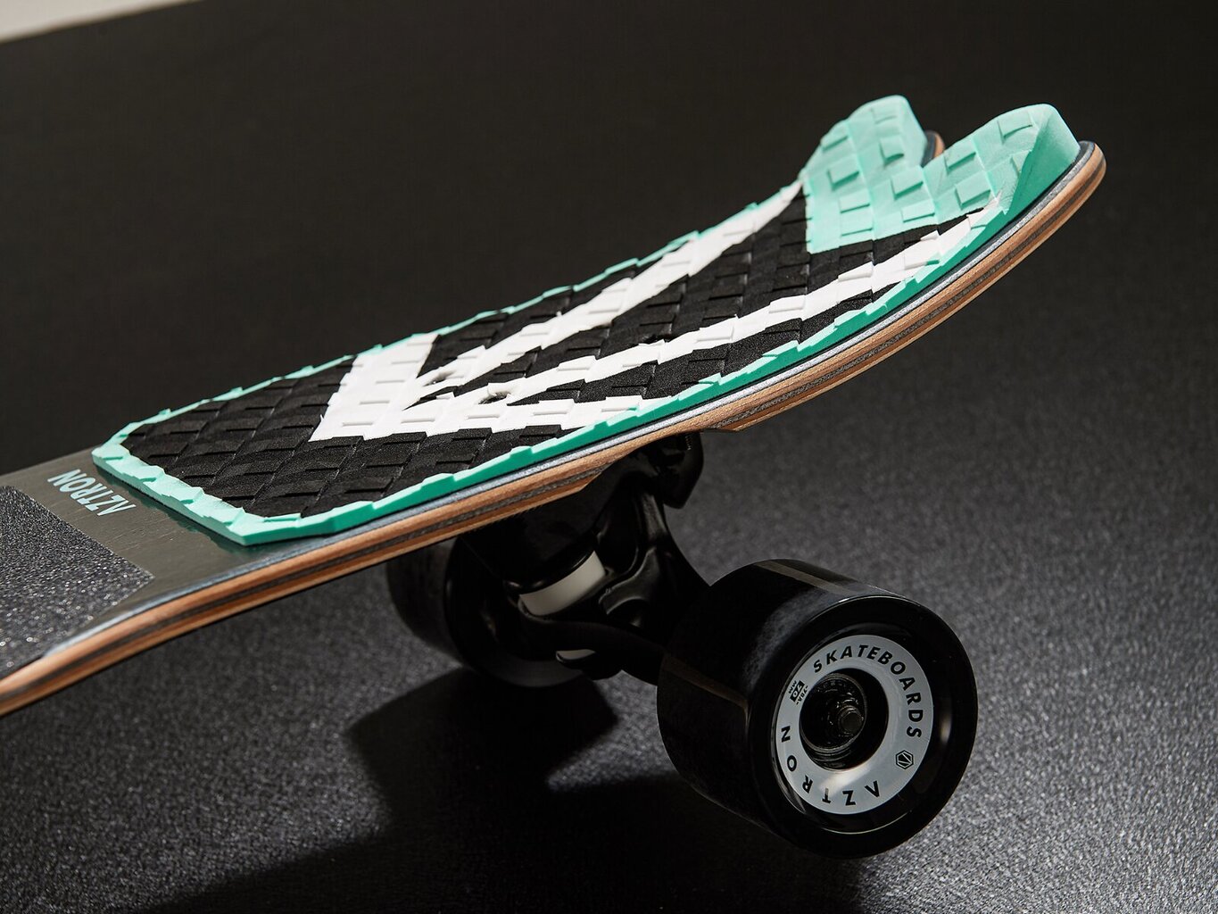 Skeitbords Aztron Surf Skate Space 40 cena un informācija | Skrituļdēļi | 220.lv