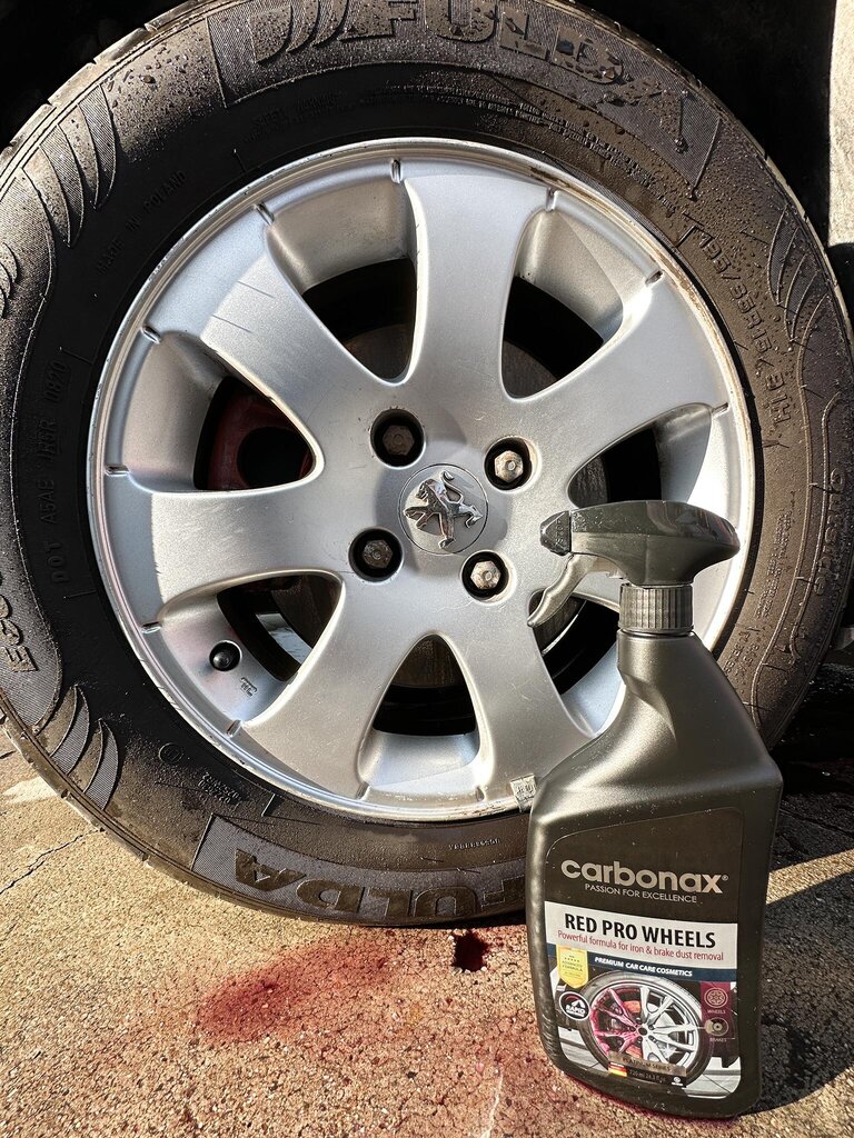 Riteņu un bremžu disku aerosols ar krāsu indikatoru CARBONAX® Red Pro Wheels 720 ml cena un informācija | Auto ķīmija | 220.lv