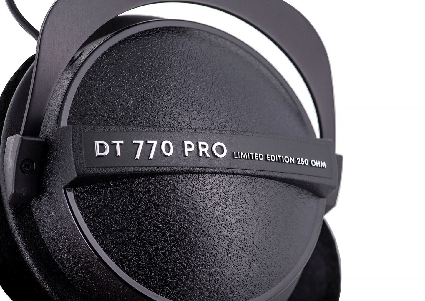 Beyerdynamic DT 770 PRO 250 OHM Black Limited Edition - цена | 220.lv