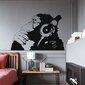 Vinila sienas uzlīme Banksy Monkey ar austiņām, interjera dekors — 120 x 83 cm cena un informācija | Dekoratīvās uzlīmes | 220.lv