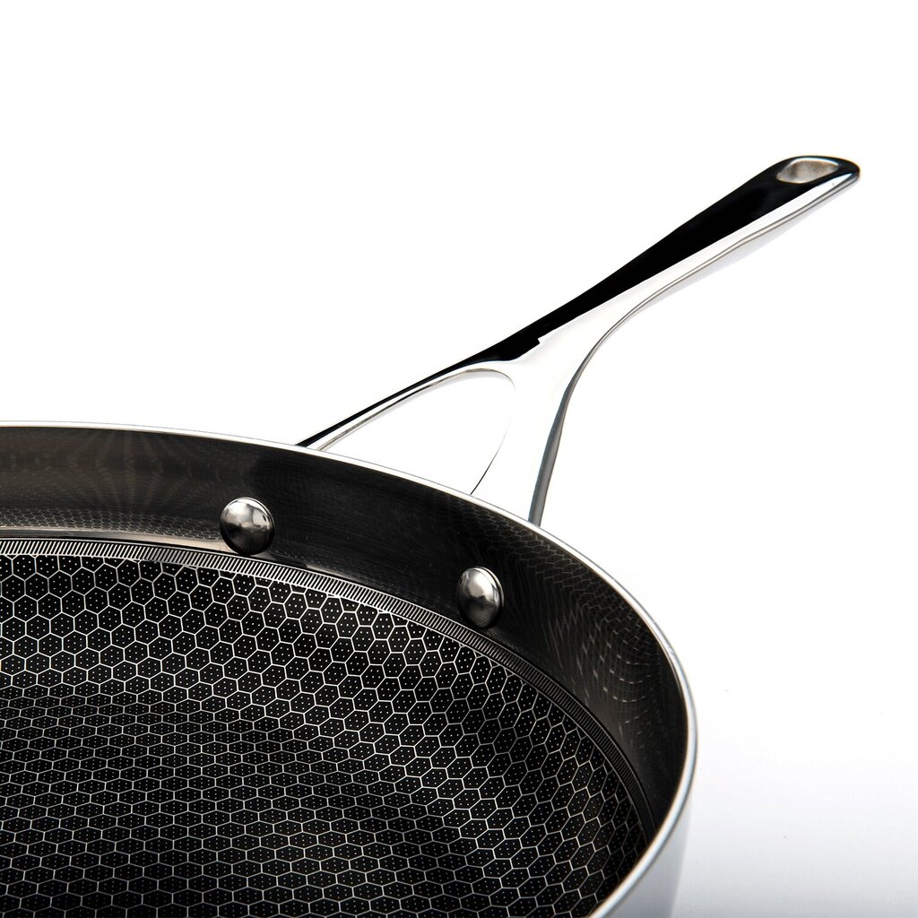 Crowd Cookware - Panna Blackbeard - Ø 24 cm - Nepiedegoša un nesaskrāpējama - Piemērota visu tipu krāsnīm - Nerūsējošā tērauda - Var mazgāt trauku mazgājamā mašīnā un lietot cepeškrāsnī cena un informācija | Pannas | 220.lv