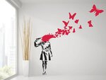 Виниловая наклейка на стену Banksy граффити Девочка с пистолетом Бабочки Декор интерьера - 80 см
