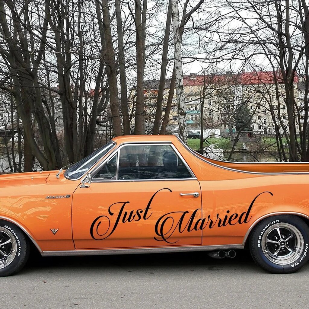 "Just Married" melna vinila auto vai sienas uzlīme salonam vai auto dekors kāzām - 100 x 33 cm цена и информация | Dekoratīvās uzlīmes | 220.lv