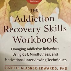 Addiction Recovery Skills Workbook: Changing Addictive Behaviors Using CBT, Mindfulness, and Motivational Interviewing Techniques cena un informācija | Pašpalīdzības grāmatas | 220.lv