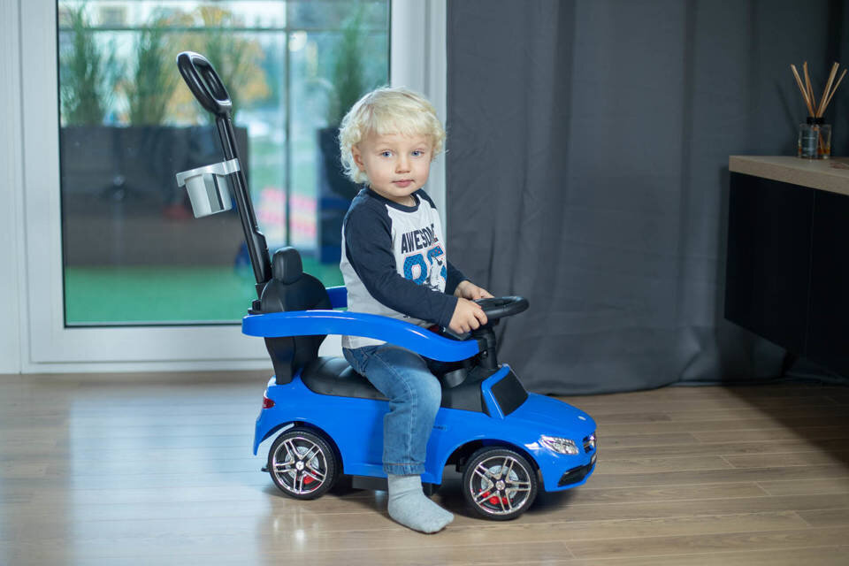 Vadāma automašīna ar rokturi MERCEDES C63, zila cena un informācija | Rotaļlietas zīdaiņiem | 220.lv