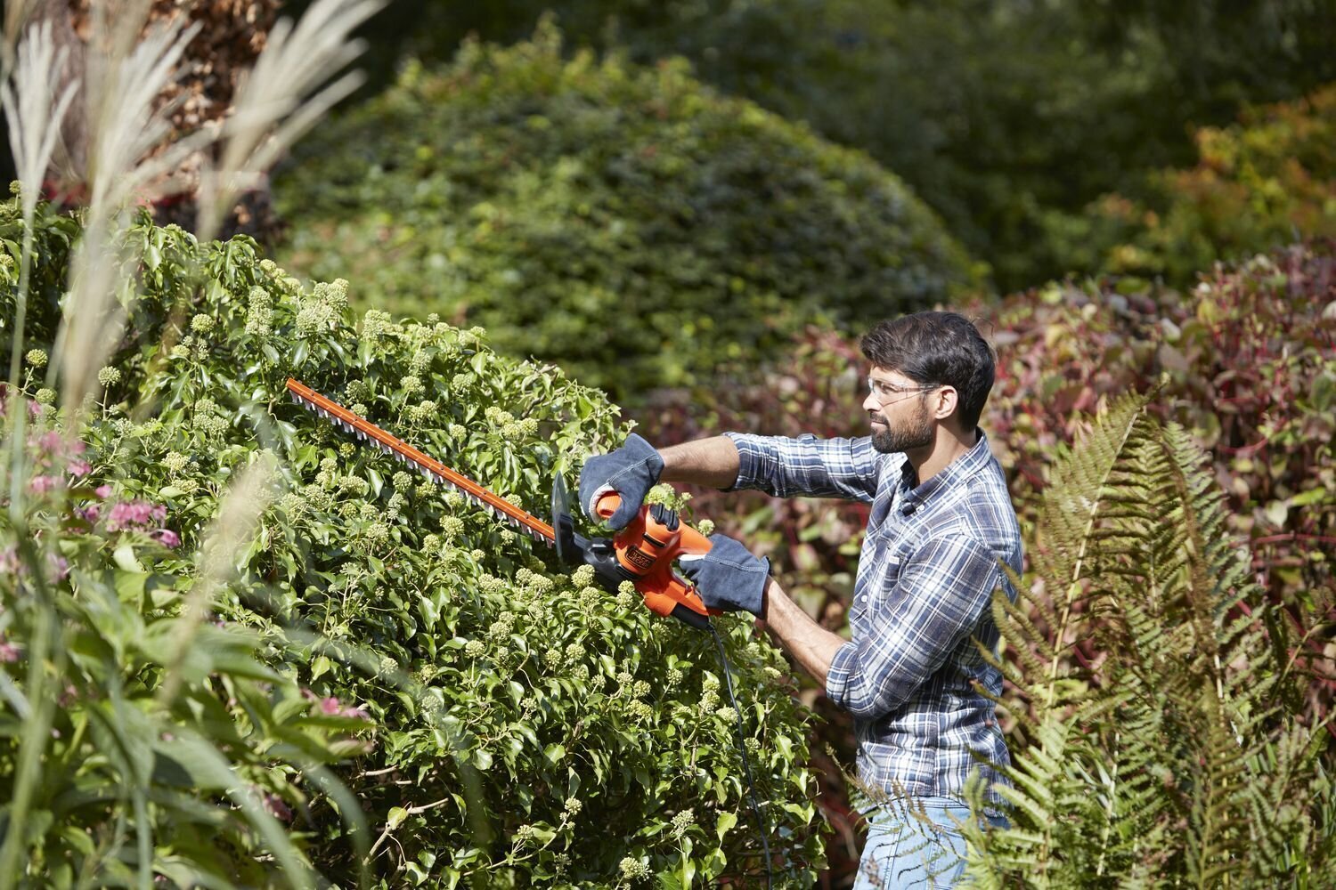 Black&Decker dzīvžogu šķēres cena un informācija | Dzīvžogu un zāles šķēres | 220.lv