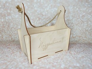 Деревянная подарочная коробочка с ручкой-верёвочкой и гравировкой “Поздравляю!” цена и информация | Другие оригинальные подарки | 220.lv