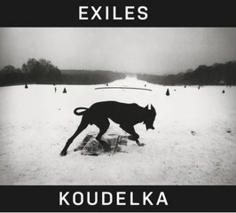 Josef Koudelka: Exiles Revised cena un informācija | Grāmatas par fotografēšanu | 220.lv