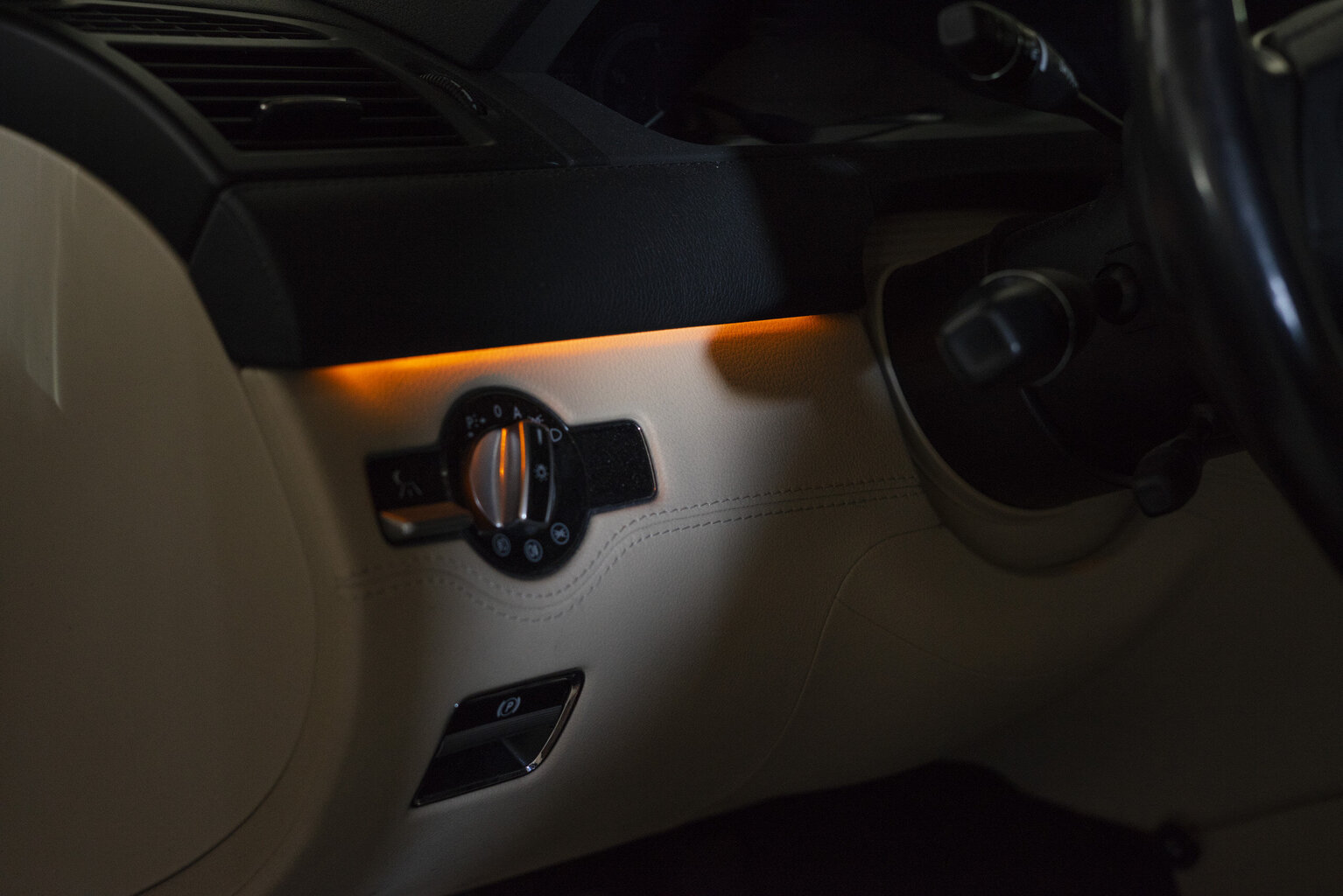 EinParts LED gaismas sloksne auto dekorēšanai 12V - garums 5M, krāsa Sarkan cena un informācija | Automašīnas salona daļas | 220.lv