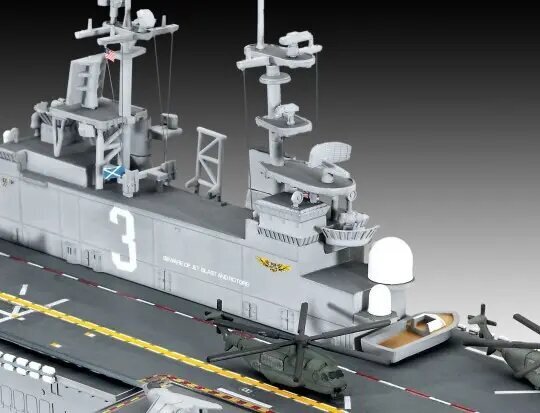 ASV Navy Assault Carrier 1/700 plastmasas modelis cena un informācija | Konstruktori | 220.lv