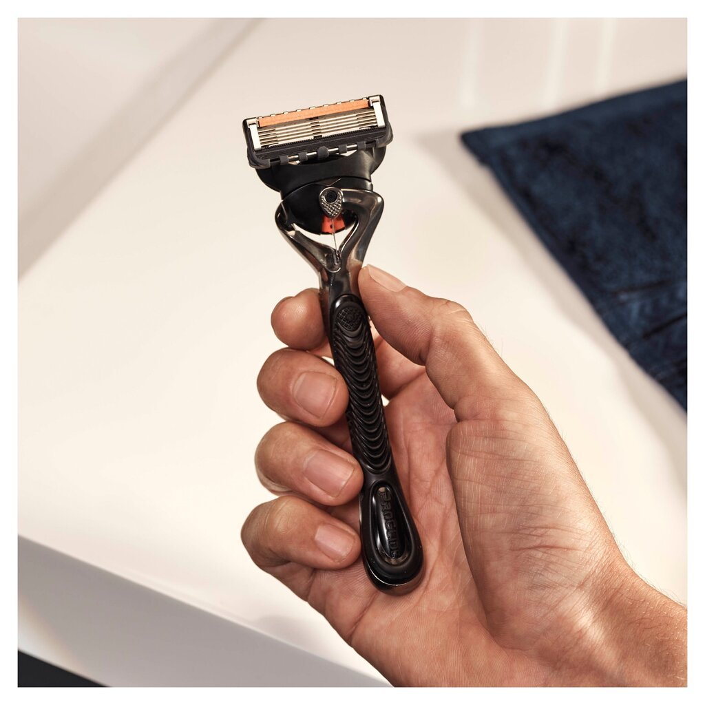 Vīriešu skūšanās komplekts: Skuveklis Gillette Fusion 1UP + Fusion želeja 200ml + ceļojumu soma + skuvekļa pakaramais cena un informācija | Skūšanās piederumi, kosmētika | 220.lv