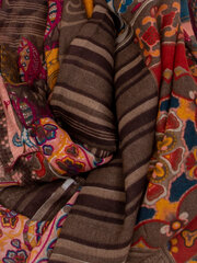 темно-бежевый плед с яркими узорами цена и информация | Женские шарфы, платки | 220.lv