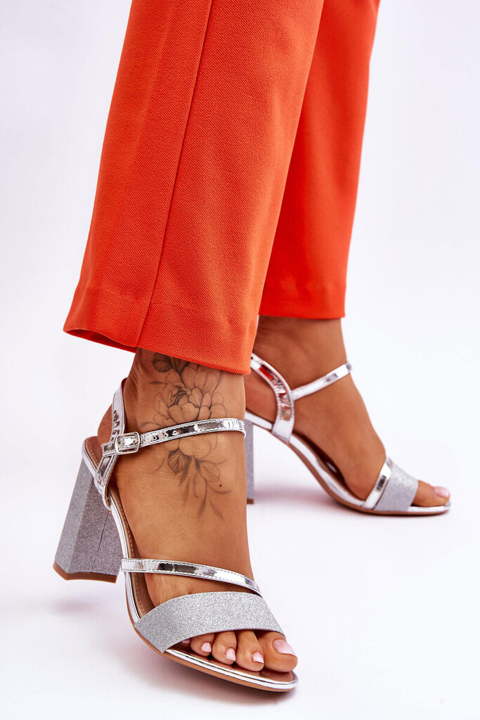 Spīdīgas augstpapēžu sandales Sudraba krāsā Alicia цена и информация | Sieviešu sandales | 220.lv
