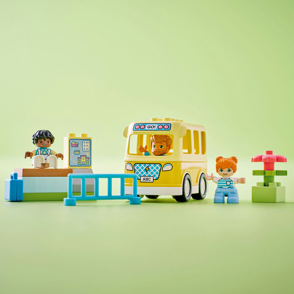 10988 LEGO® DUPLO Brauciens autobusā cena un informācija | Konstruktori | 220.lv