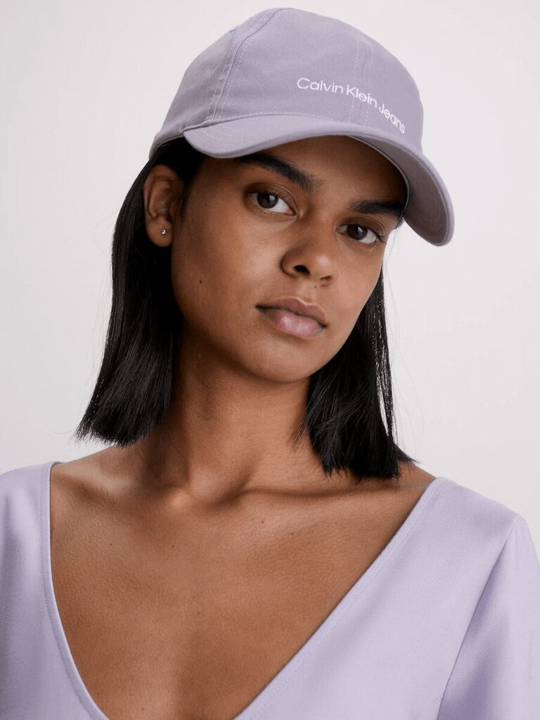 Cepure sievietēm Calvin Klein Institutional 545010220, lavandas cena un informācija | Sieviešu cepures | 220.lv