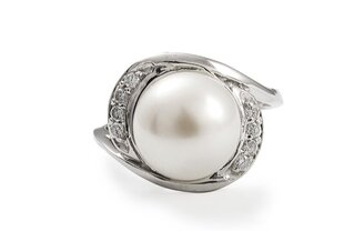 Серебряное кольцо с жемчугом и цирконами цена и информация | Кольца | 220.lv
