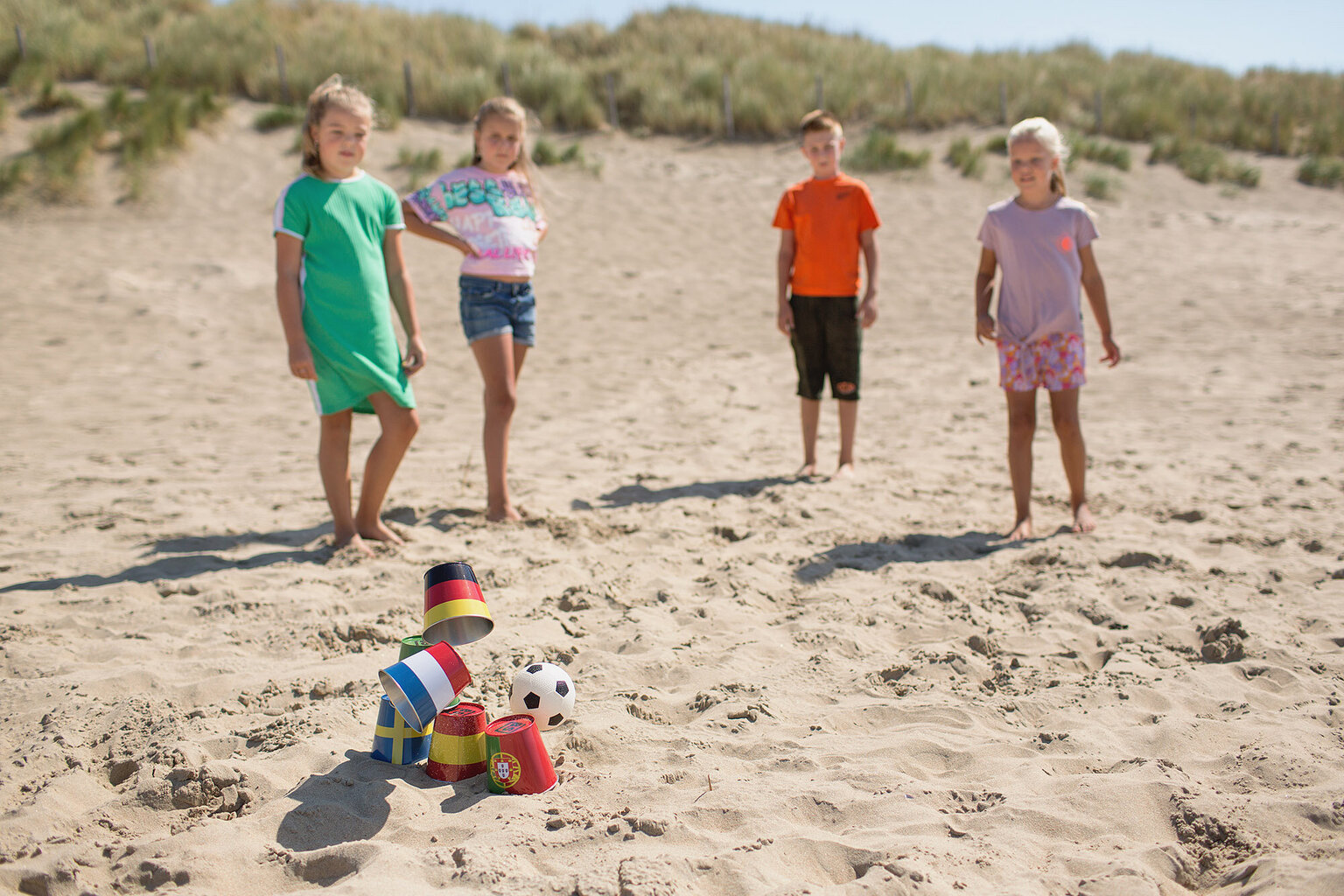 Aktivitāšu spēle "Futbols ar skārdenēm" BS Toys cena un informācija | Ūdens, smilšu un pludmales rotaļlietas | 220.lv