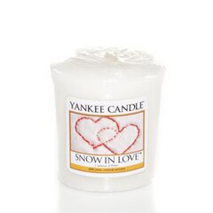 Yankee Candle svece Snow in Love, 49g cena un informācija | Sveces un svečturi | 220.lv