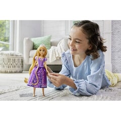 Dziedošā lelle Salātlapiņa Disney Princess cena un informācija | Rotaļlietas meitenēm | 220.lv