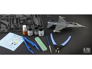 Сборная пластиковая модель начинающему моделисту Italeri - F-16 C/D Night Falcon, подарочный набор, 1/72, 72009 цена и информация | Kонструкторы | 220.lv