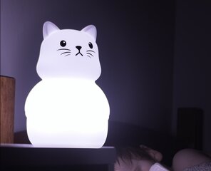 Daudzkrāsaina LED naktslampiņa "Rusty cat" ar tālvadības pulti cena un informācija | Lampas bērnu istabai | 220.lv